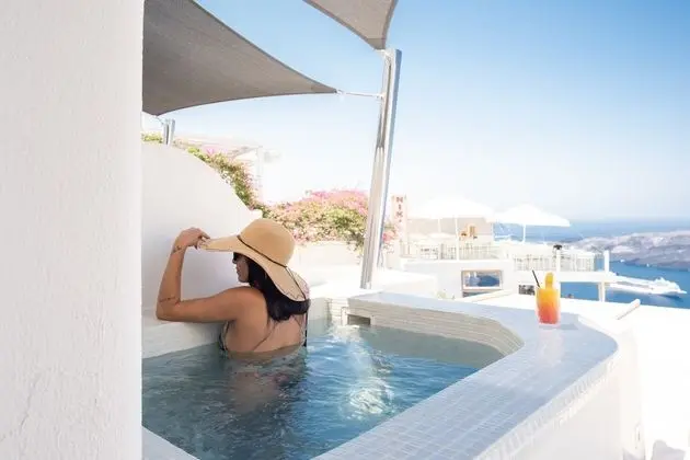 Superior Suite with Caldera View and Private Jacuzzi