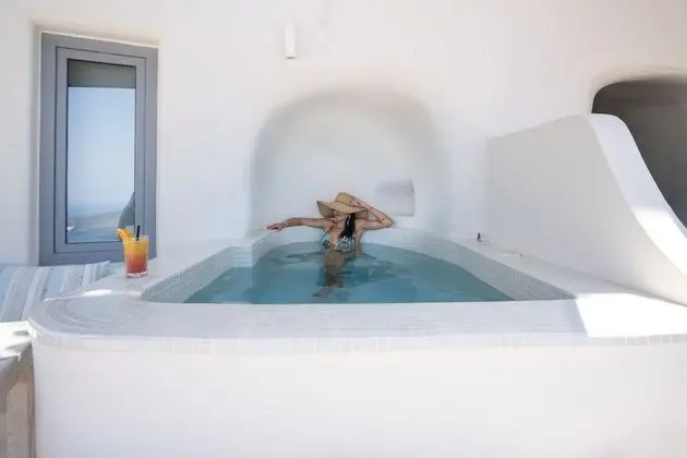 Superior Suite with Caldera View and Private Jacuzzi