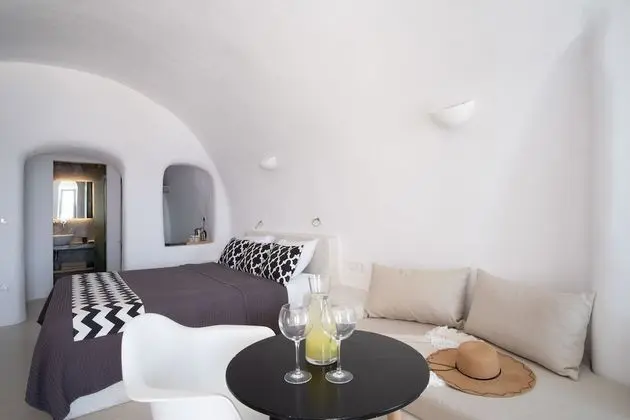 Superior Suite with Caldera View and Private Jacuzzi