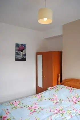 Tek Büyük Yataklı Oda, Ortak Banyo