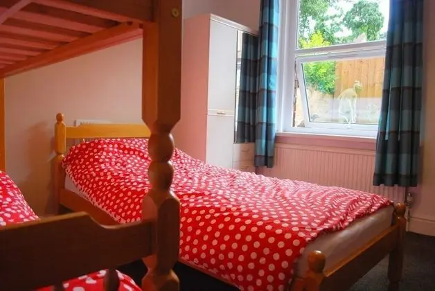 Üç Kişilik Oda, Ortak Banyo