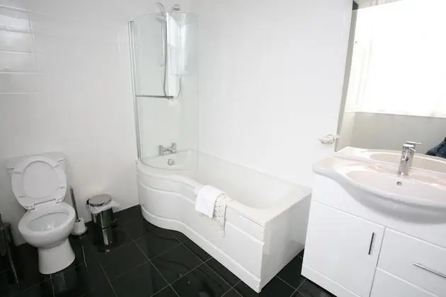 Basic Tek Büyük Yataklı Oda, Ortak Banyo