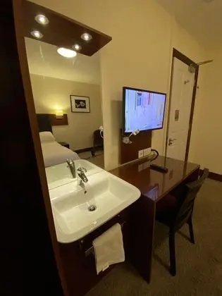 Tek Büyük Yataklı Oda, Ortak Banyo