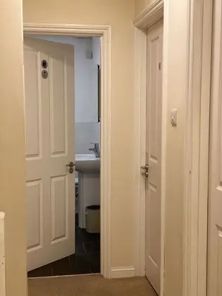 Tek Büyük Yataklı Oda, Ortak Banyo