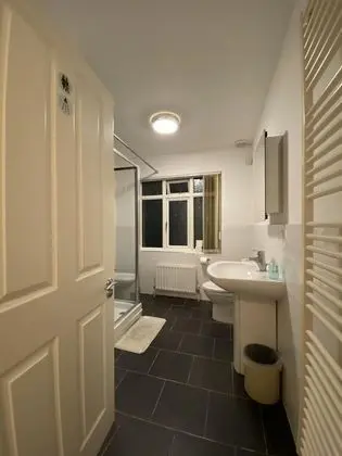 Tek Kişilik Oda, Ortak Banyo