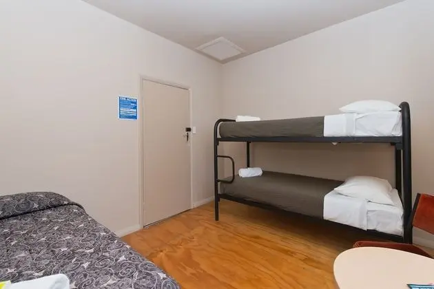 Basic İki Ayrı Yataklı Oda, Ortak Banyo