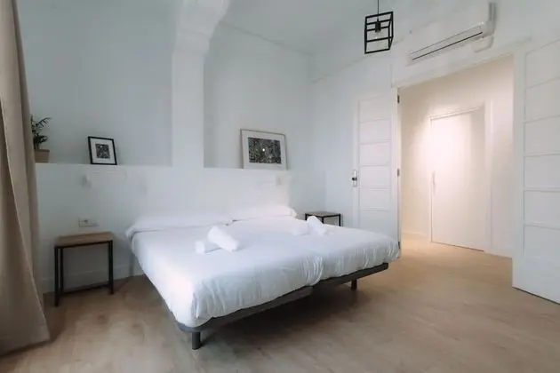 Tek Büyük veya İki Ayrı Yataklı Oda (Shared Bathroom)