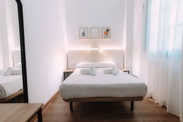 Tek Büyük veya İki Ayrı Yataklı Oda (Shared Bathroom)