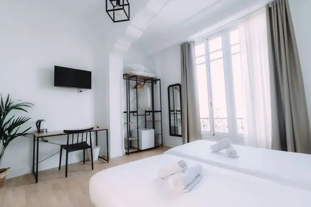 Tek Büyük veya İki Ayrı Yataklı Oda (Shared Bathroom)