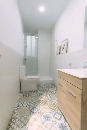 Tek Büyük veya İki Ayrı Yataklı Oda (Shared Bathroom)