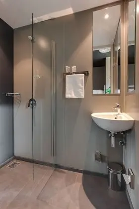 Oda, Banyolu/Duşlu (4 Bed Double and Bunk)