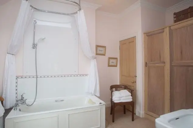 Deluxe Tek Büyük veya İki Ayrı Yataklı Oda, Banyolu/Duşlu