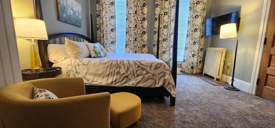 Single King - Room 8