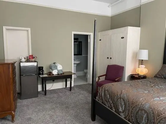 Single King - Room 8