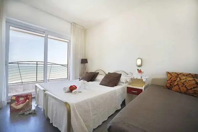 Üç Kişilik Oda, Balkon, Deniz Manzaralı