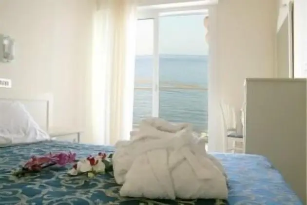 Üç Kişilik Oda, Balkon, Deniz Manzaralı