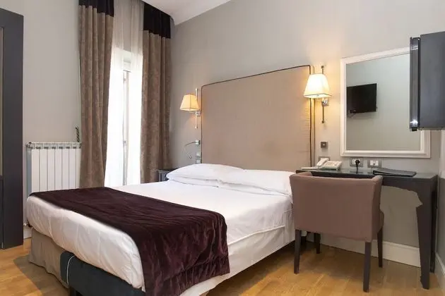 Classic Tek Büyük Yataklı Oda