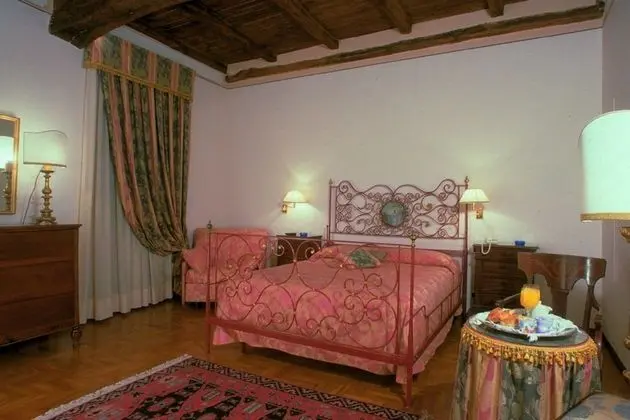 Romantic Tek Büyük Yataklı Oda