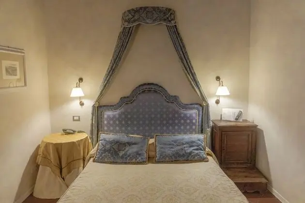 Romantic Tek Büyük Yataklı Oda