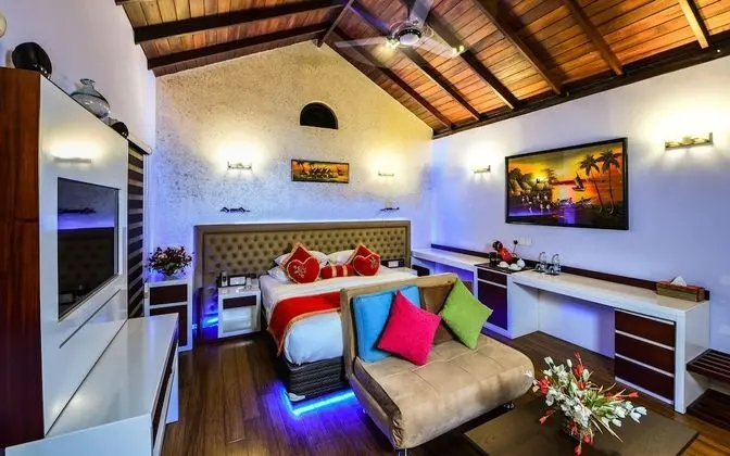 Luxury Tek Büyük Yataklı Oda, 1 En Büyük (King) Boy Yatak ve Çekyat, Kişiye Özel Havuzlu