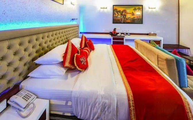 Luxury Tek Büyük Yataklı Oda, 1 En Büyük (King) Boy Yatak ve Çekyat, Kişiye Özel Havuzlu