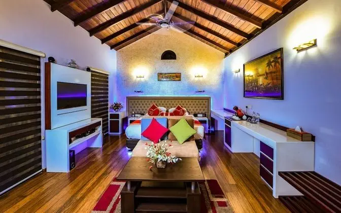Luxury Tek Büyük Yataklı Oda, 1 En Büyük (King) Boy Yatak ve Çekyat, Kişiye Özel Havuzlu