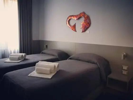 Comfort Tek Büyük veya İki Ayrı Yataklı Oda, Özel Banyo, Bahçe Manzaralı (Partenope)