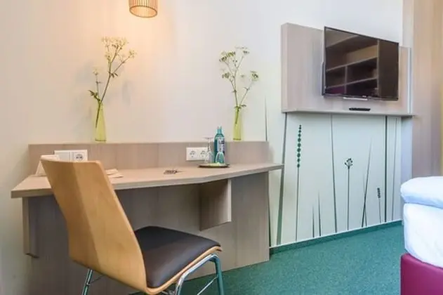 Büyük Yataklı Tek Kişilik Oda