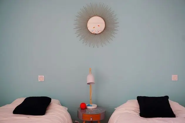 Tek Büyük veya İki Ayrı Yataklı Oda (Lustou)