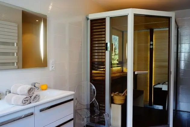 Tek Büyük veya İki Ayrı Yataklı Oda (Lustou)