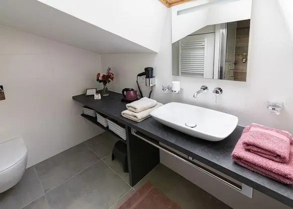 Comfort Tek Büyük Yataklı Oda, Banyolu/Duşlu (Capucine-2e étage)