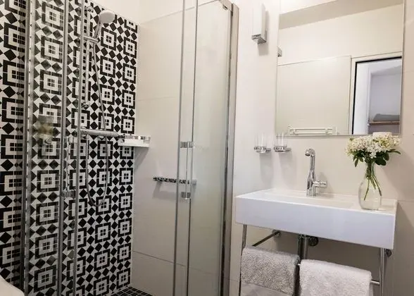 Premium Tek Büyük Yataklı Oda, Banyolu/Duşlu (Hémérocale-2e étage)