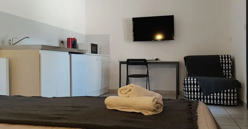 Tek Büyük Yataklı Oda, Havuz Manzaralı (Taille M)