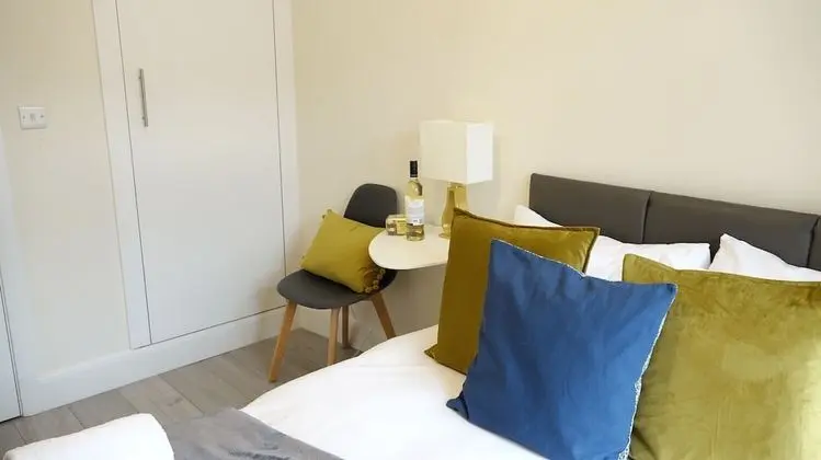 Deluxe Tek Büyük Yataklı Oda (Room 2)