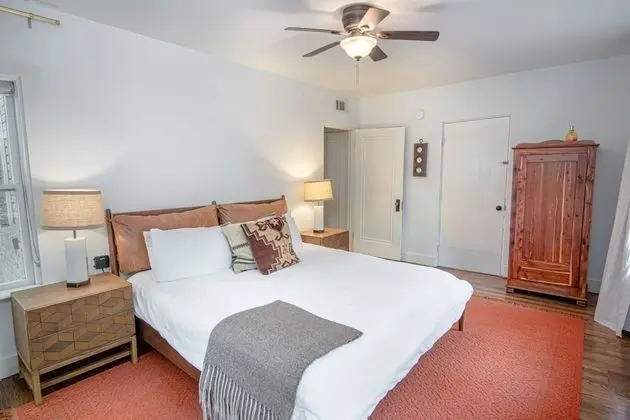 Ev (4 Bedrooms)