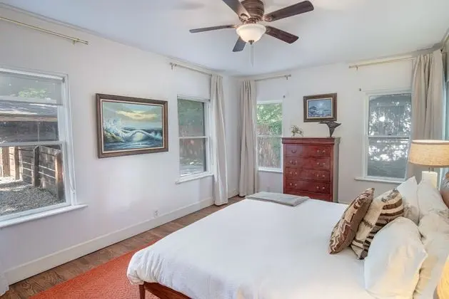 Ev (4 Bedrooms)