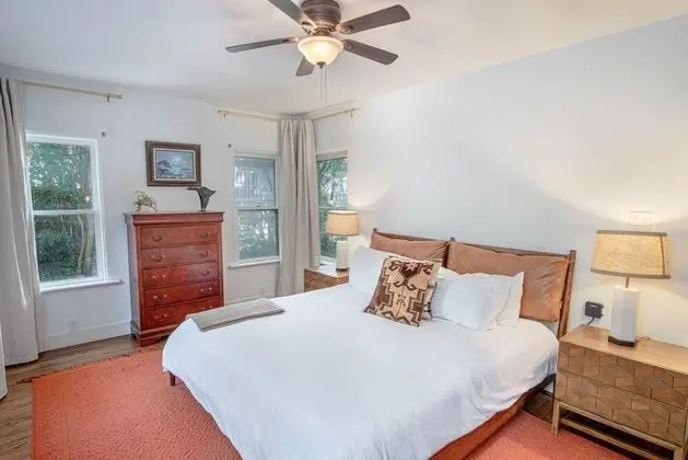 Ev (4 Bedrooms)