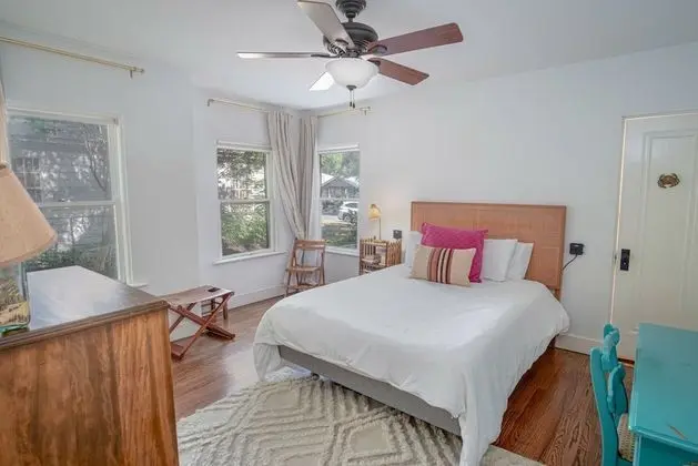Ev (4 Bedrooms)