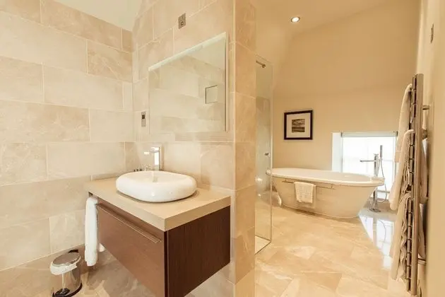 Luxury Tek Büyük veya İki Ayrı Yataklı Oda, Banyolu/Duşlu (Courtyard Bedroom)