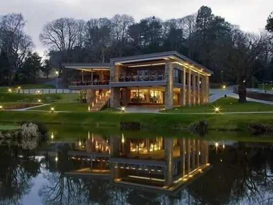 Luxury Tek Büyük veya İki Ayrı Yataklı Oda, Banyolu/Duşlu (Courtyard Bedroom)