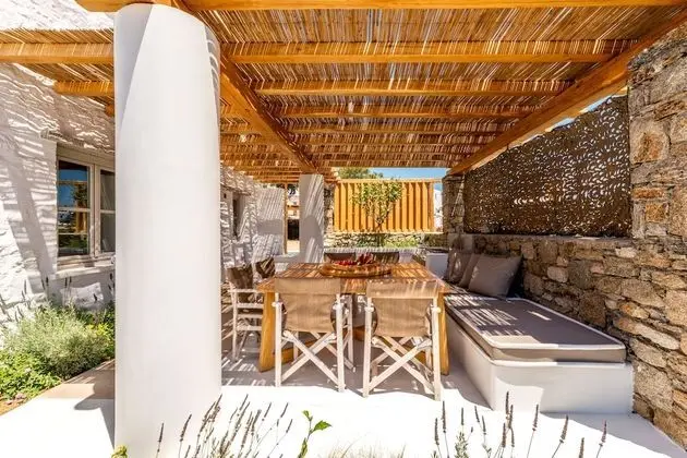 Traditional Ev, Deniz Manzaralı