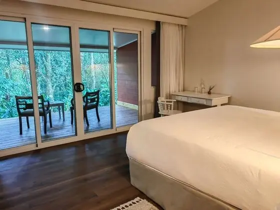 Manakin Family Suite