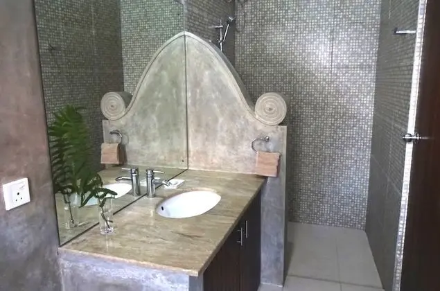 Deluxe Tek Büyük Yataklı Oda, Bahçe Manzaralı
