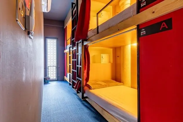 Private 4 Beds