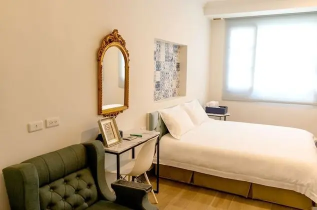 Deluxe Tek Büyük Yataklı Oda (2B)