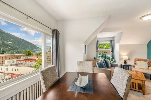 Panoramic Apart Daire, 2 Yatak Odası, Mutfak, Göl Manzaralı