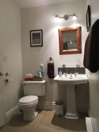Standard Room, 1 Queen Bed, Mountain View (Private detached bathroom)