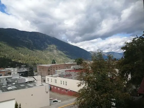 Standard Room, 1 Queen Bed, Mountain View (Private detached bathroom)