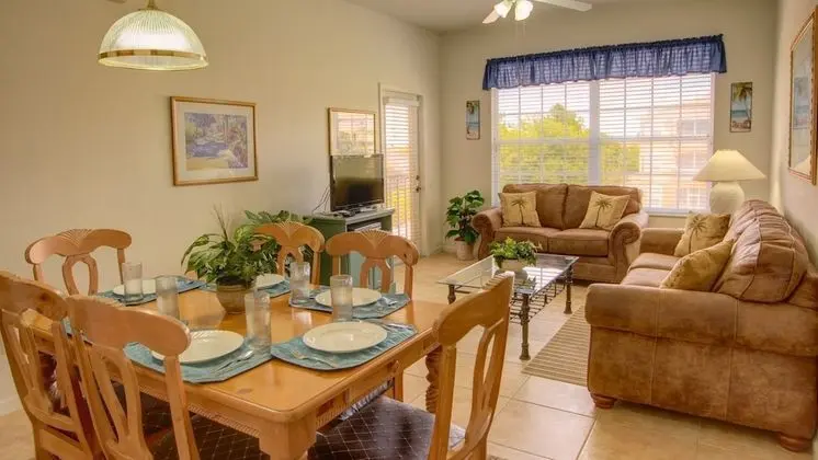 Comfort 2 Bedroom Villa with Pool Access