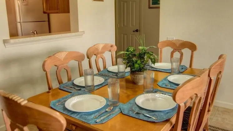 Comfort 2 Bedroom Villa with Pool Access